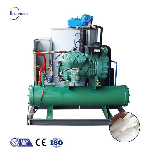 آلة تصنيع شرائح الثلج الصناعية بقدرة 5 طن من Icemedal مع تبريد الماء / تبريد الهواء